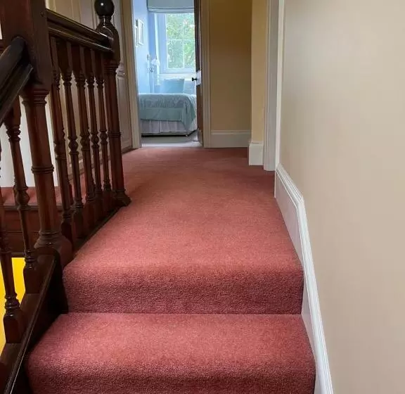 پانسیون Oronsay Guest House