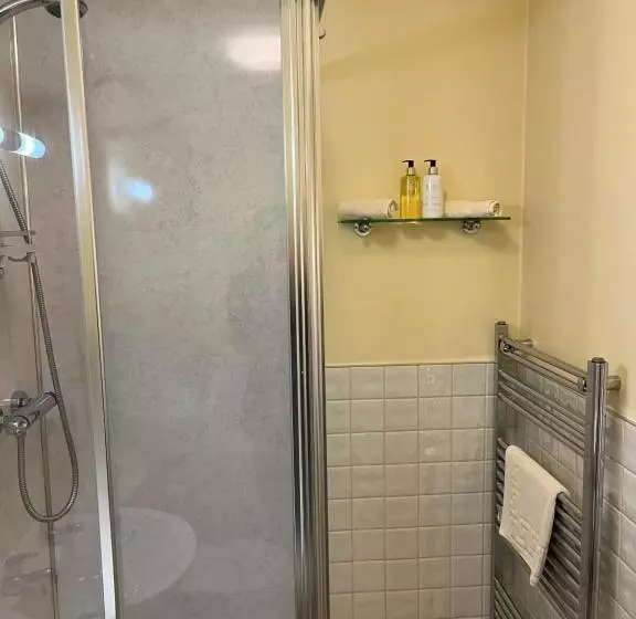 پانسیون Oronsay Guest House