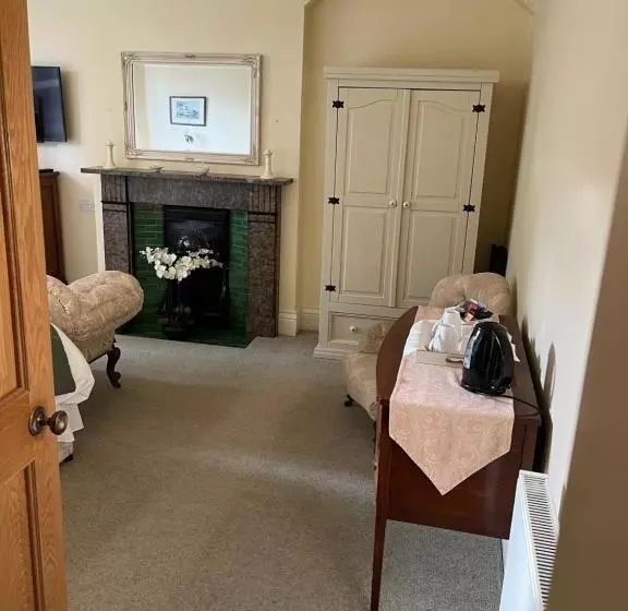 پانسیون Oronsay Guest House