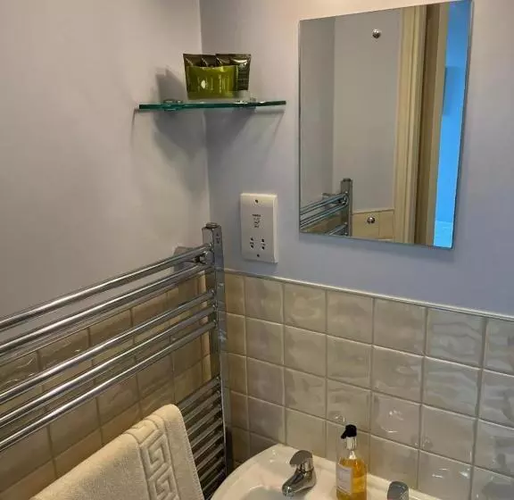 پانسیون Oronsay Guest House