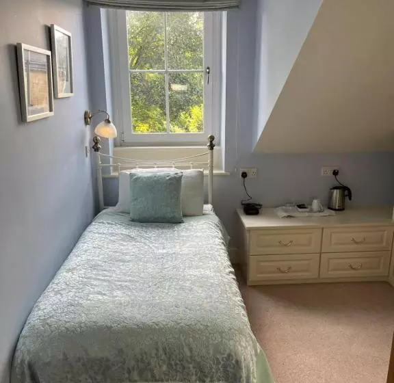 پانسیون Oronsay Guest House