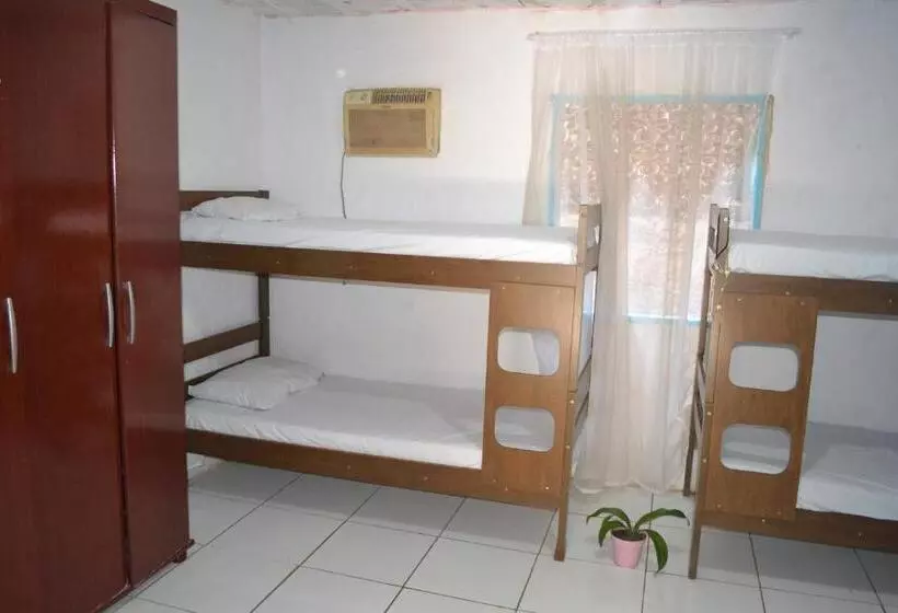 Raizes Surf And Bar Hostel