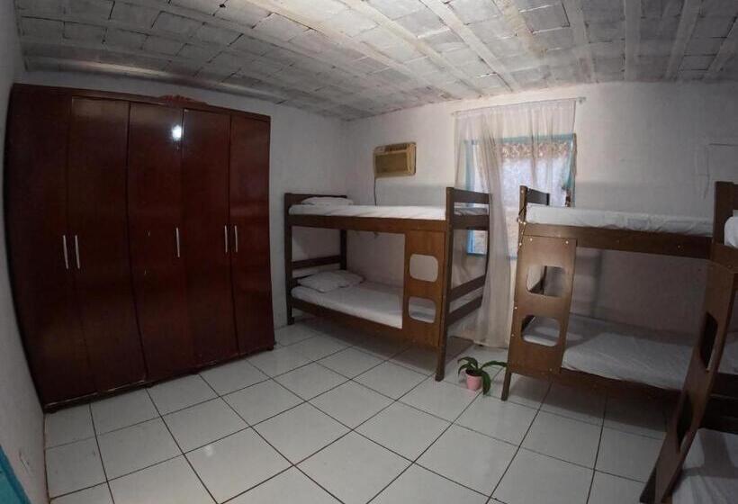 Raizes Surf And Bar Hostel