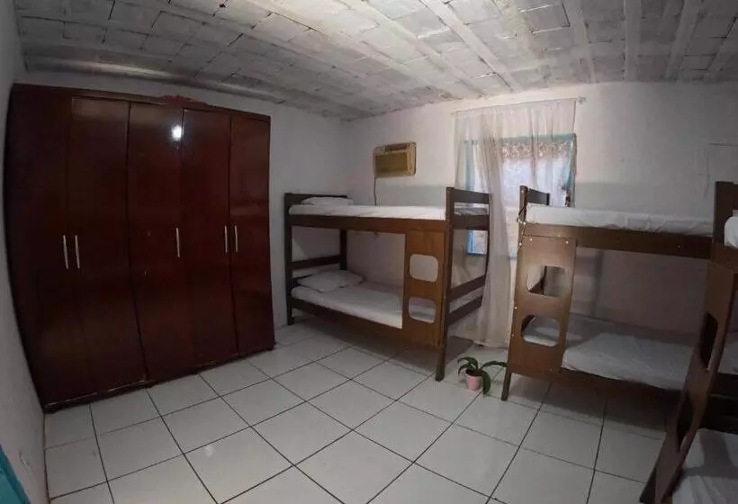 Raizes Surf And Bar Hostel