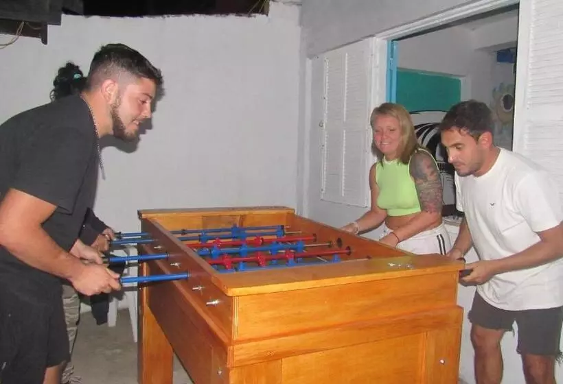 Raizes Surf And Bar Hostel