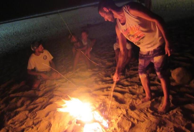 Raizes Surf And Bar Hostel