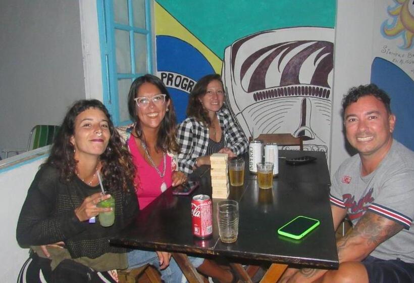 Raizes Surf And Bar Hostel