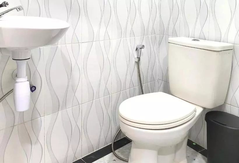 Urbanview Hotel Syariah E Home Aeon Sentul City
