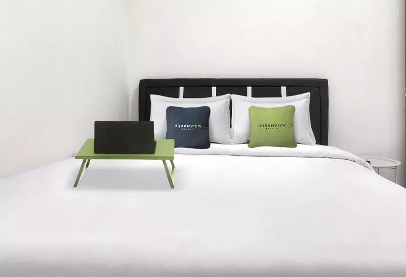 Urbanview Hotel Syariah E Home Aeon Sentul City