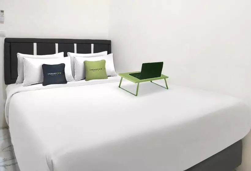 Urbanview Hotel Syariah E Home Aeon Sentul City