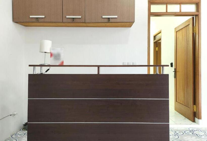 Urbanview Hotel Syariah E Home Aeon Sentul City