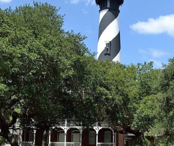 Otel Bayfront Westcott House Bed & Breakfast