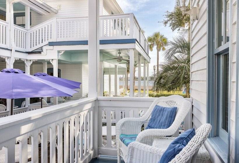 Otel Bayfront Westcott House Bed & Breakfast