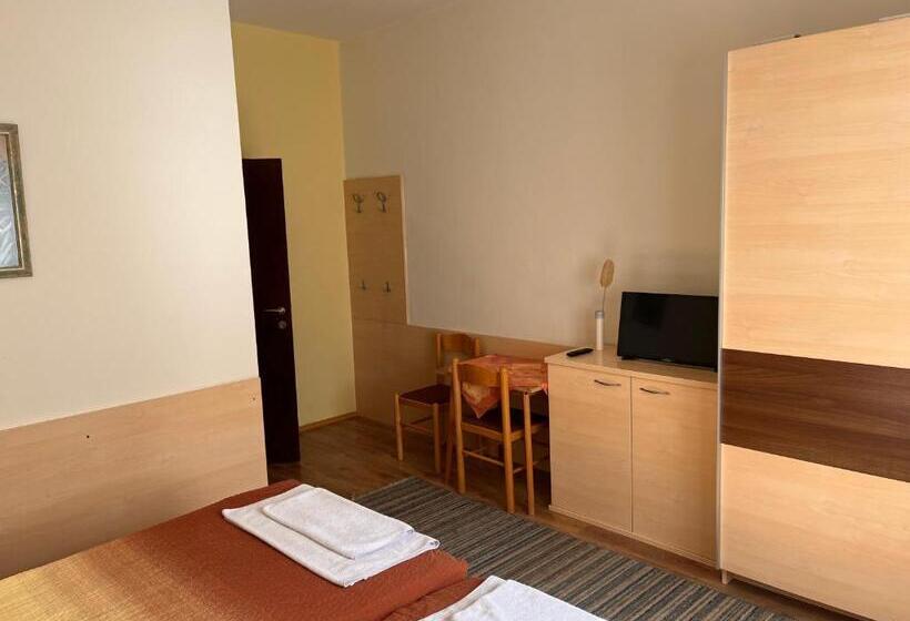 Отель Beherbergungsbetrieb Madle