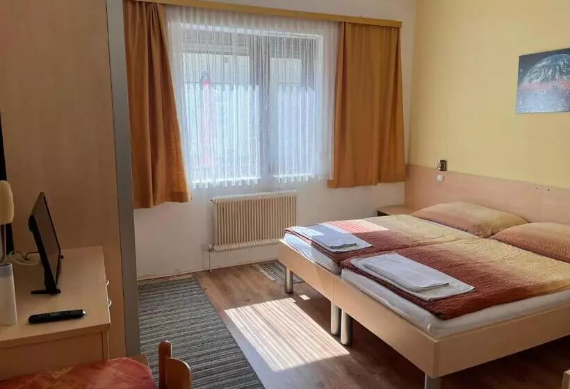 Hotelli Beherbergungsbetrieb Madle