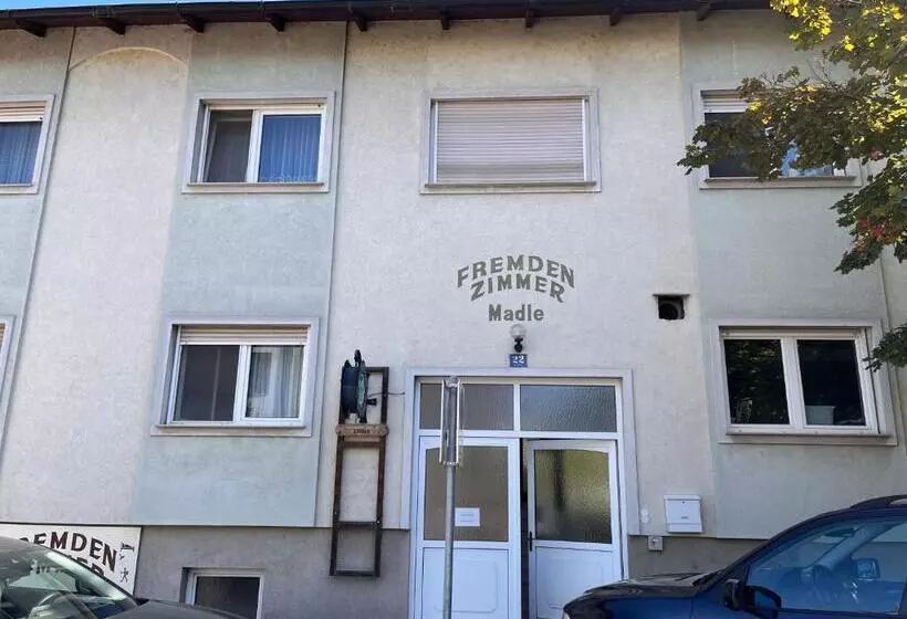 Hotelli Beherbergungsbetrieb Madle