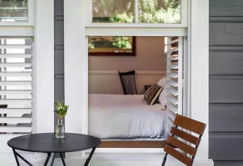 هتل Brannan Cottage Inn
