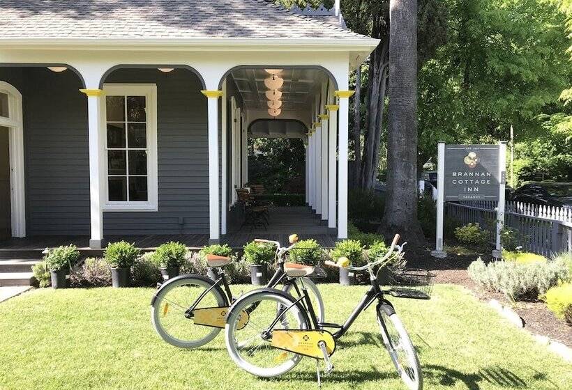 هتل Brannan Cottage Inn