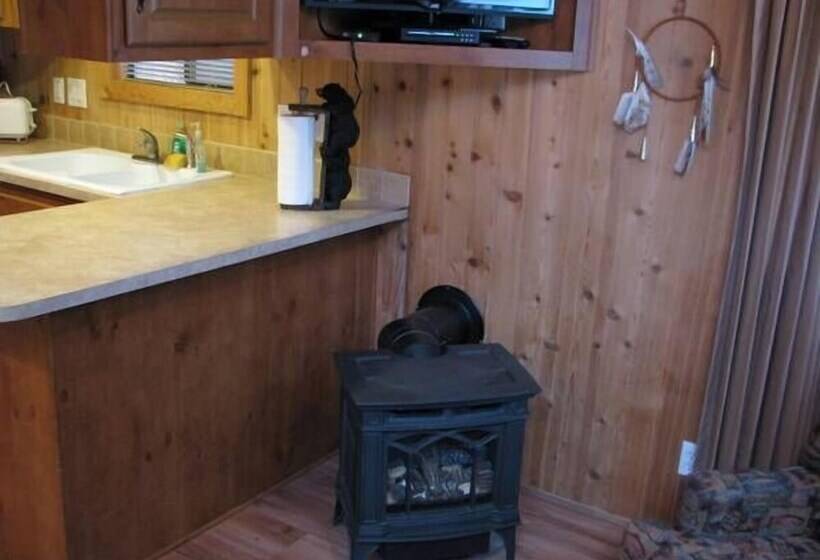 فندق Cedar Pines Resort