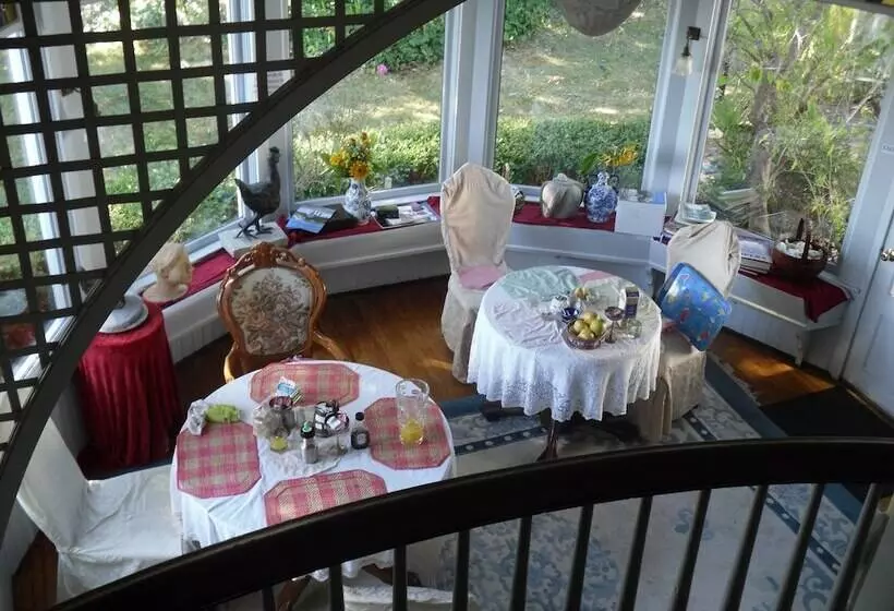 Hotelli Cliff Crest Inn