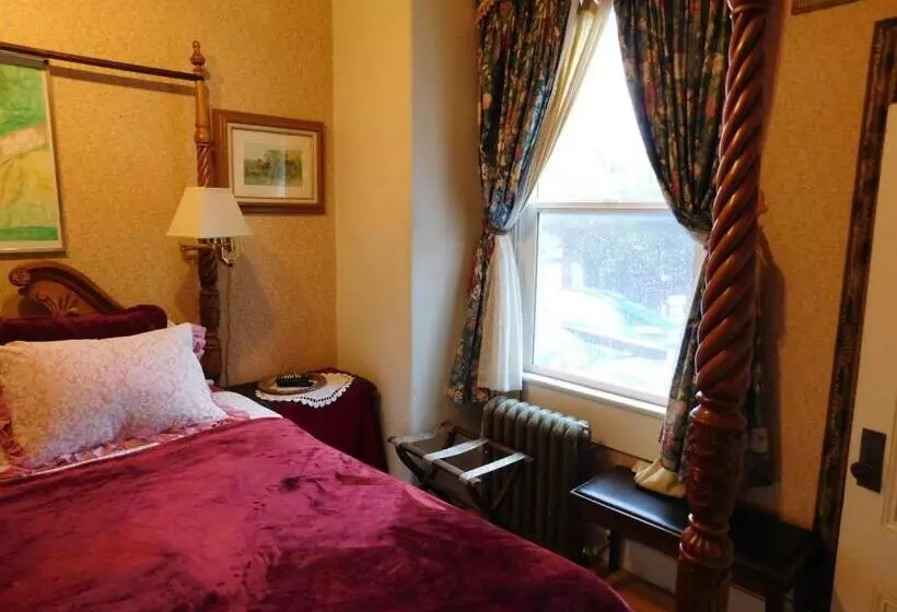 Hotelli Cliff Crest Inn