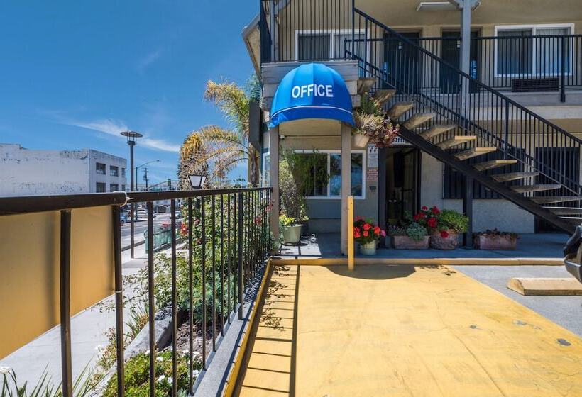 هتل Continental Lodge