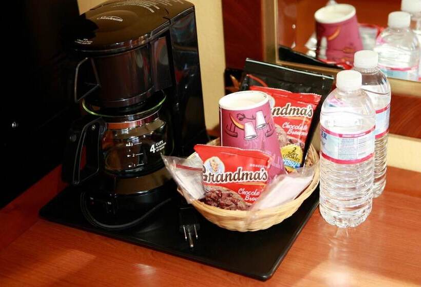 هتل Continental Lodge