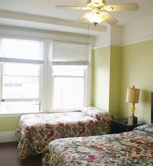 هتل Dakota Hostel And