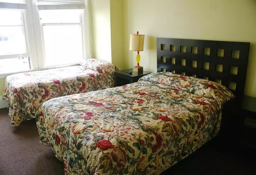 هتل Dakota Hostel And