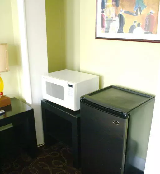 هتل Dakota Hostel And