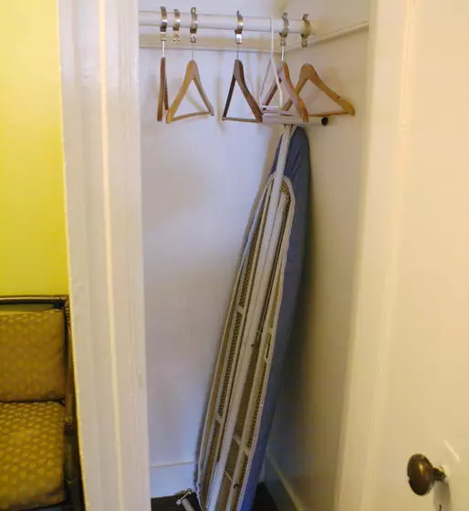 هتل Dakota Hostel And
