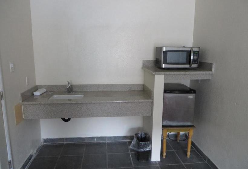 هتل Del Playa Inn Oxnard