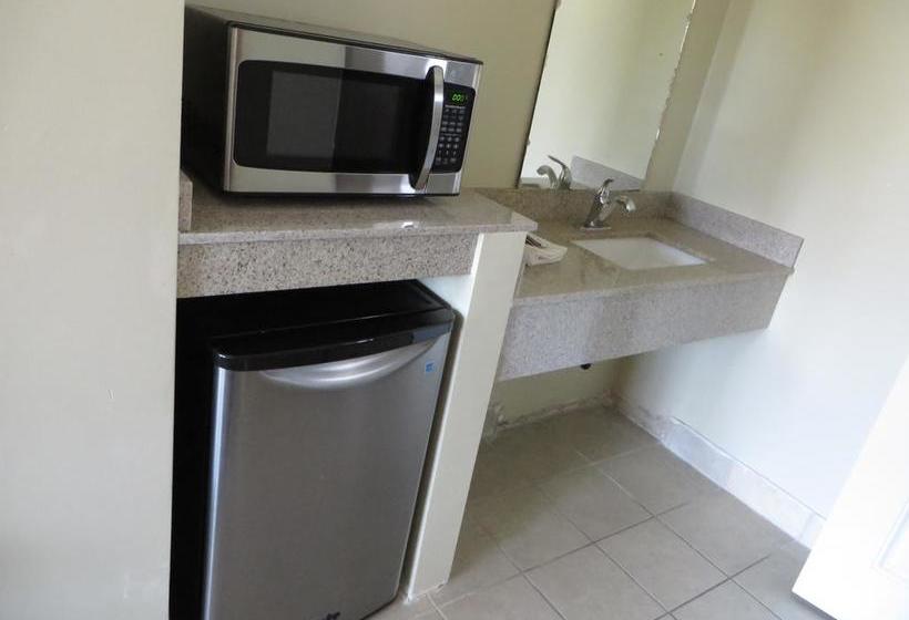 هتل Del Playa Inn Oxnard