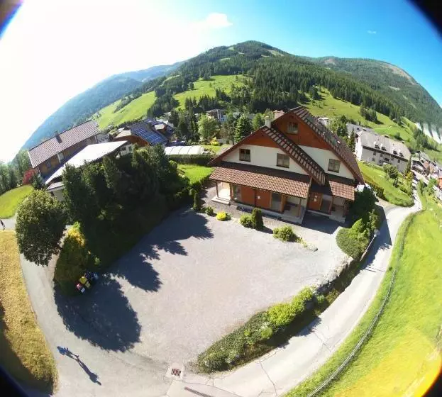 هتل Ferienhaus Christina & Haus Dr. Krainer