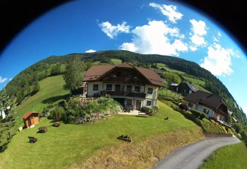 هتل Ferienhaus Christina & Haus Dr. Krainer
