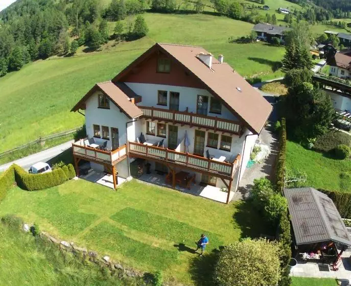 هتل Ferienhaus Christina & Haus Dr. Krainer