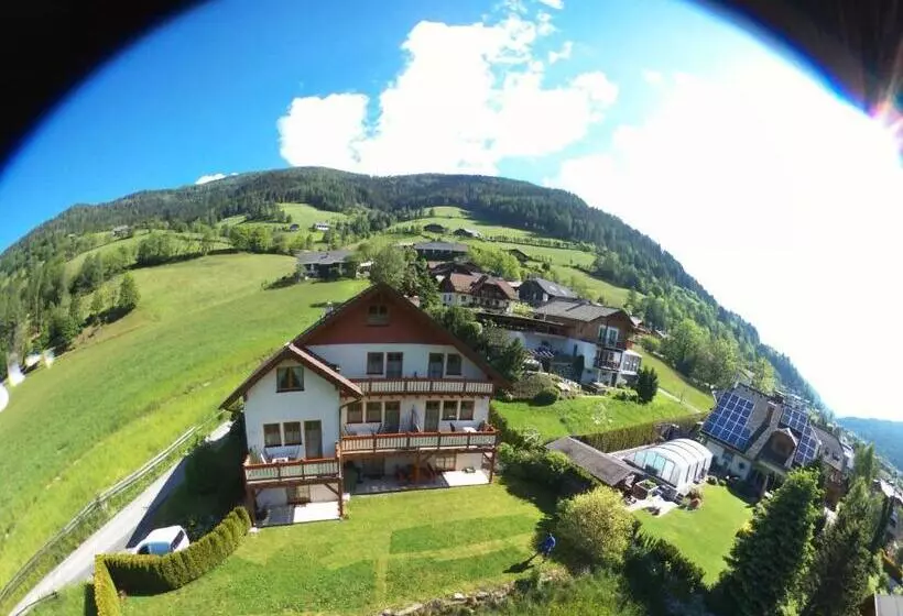 هتل Ferienhaus Christina & Haus Dr. Krainer