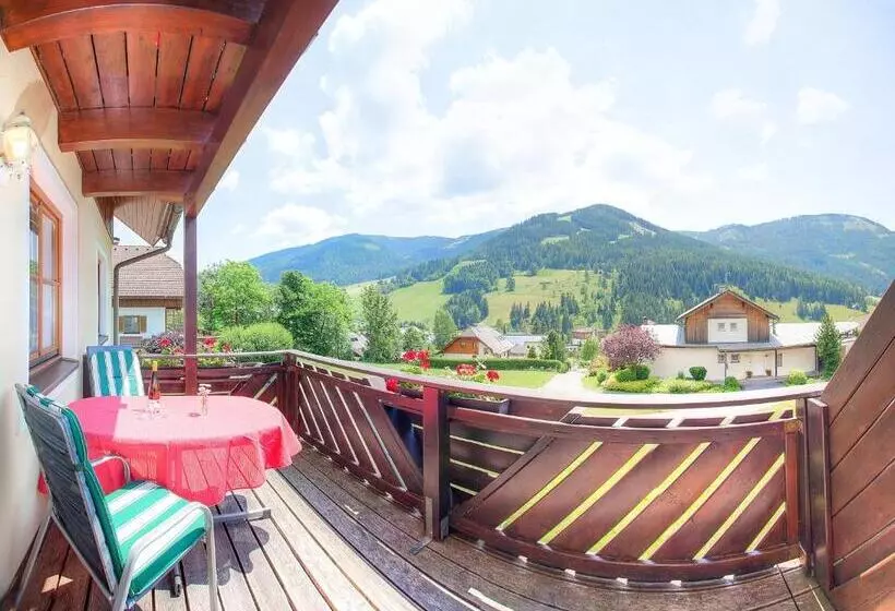 هتل Ferienhaus Christina & Haus Dr. Krainer