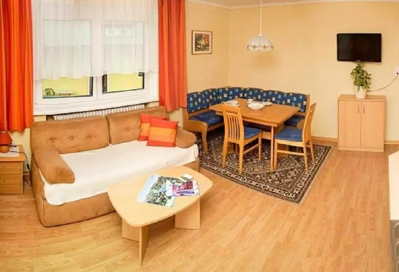 Hotelli Ferienhaus Schiemel