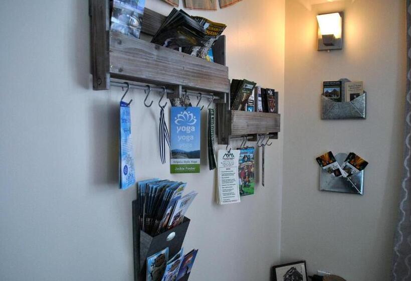 호텔 Gauthier's Saranac Lake Inn