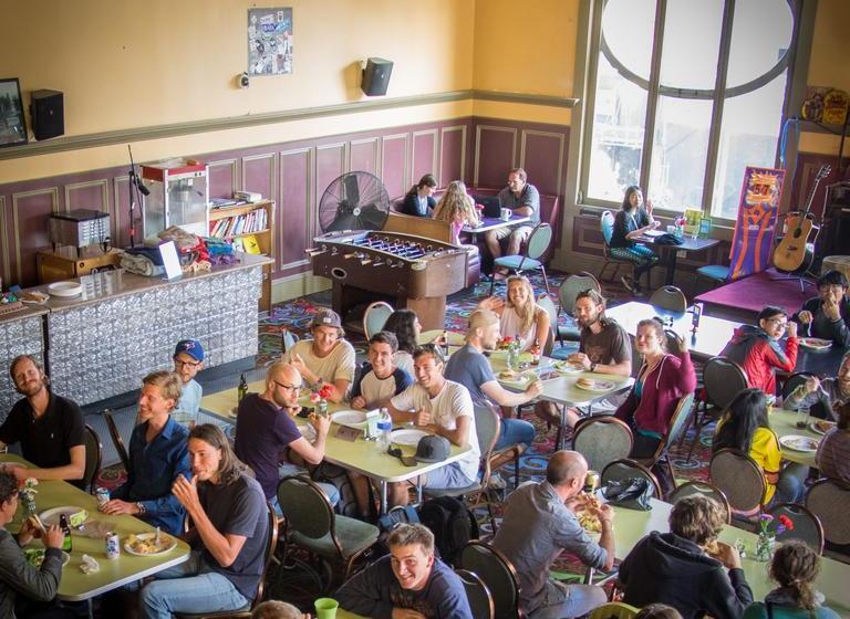 فندق Green Tortoise Hostel