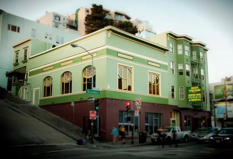 هتل Green Tortoise Hostel