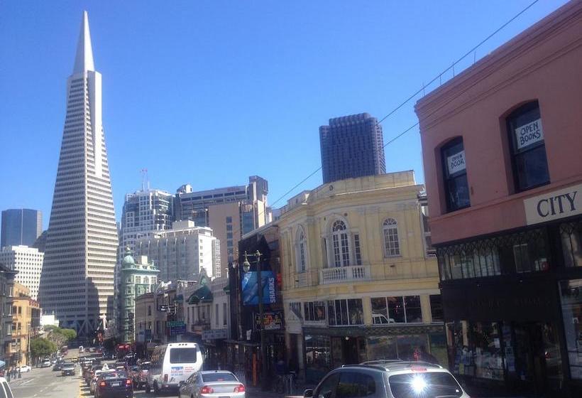 فندق Green Tortoise Hostel