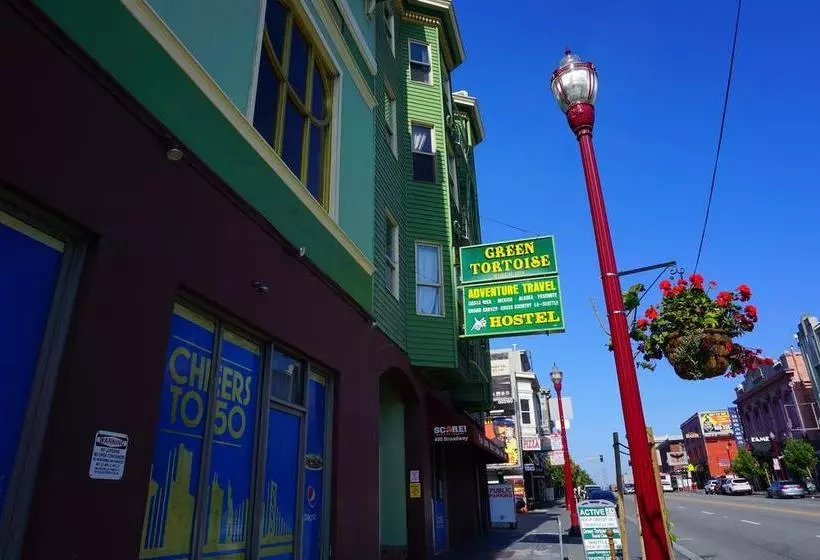 هتل Green Tortoise Hostel