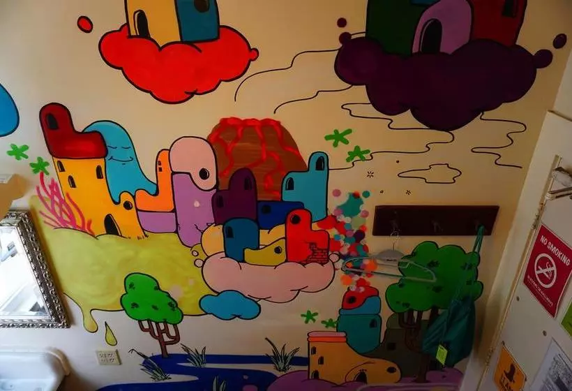 هتل Green Tortoise Hostel