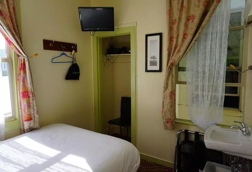 هتل Green Tortoise Hostel