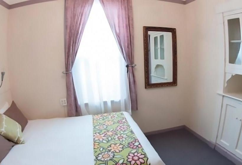 فندق Green Tortoise Hostel