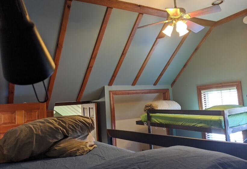 ホテル Hostel Tevere