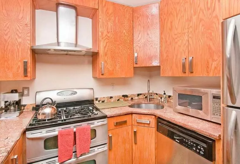 هتل Luxury Suites Lenox Ave