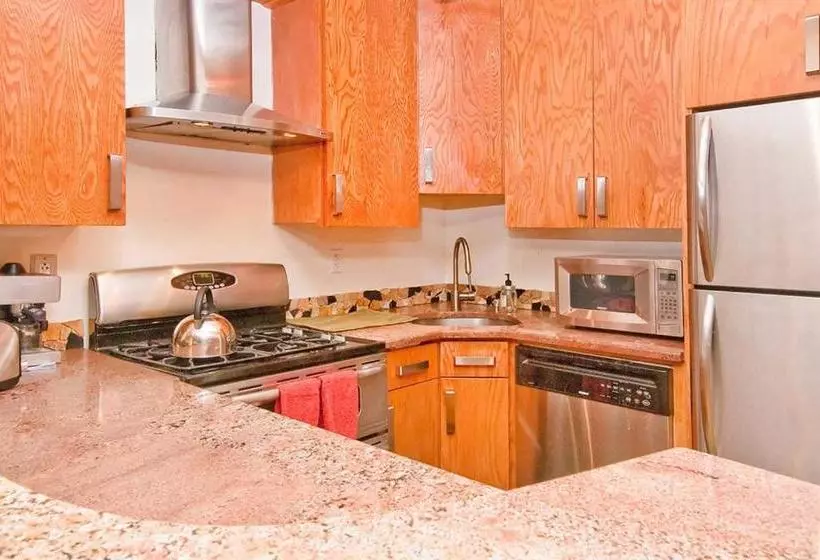 هتل Luxury Suites Lenox Ave